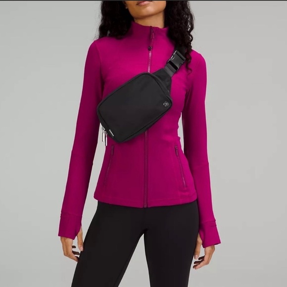 lululemon athletica Handbags - NWT Lululemon LARGE Belt Bag 2L Black